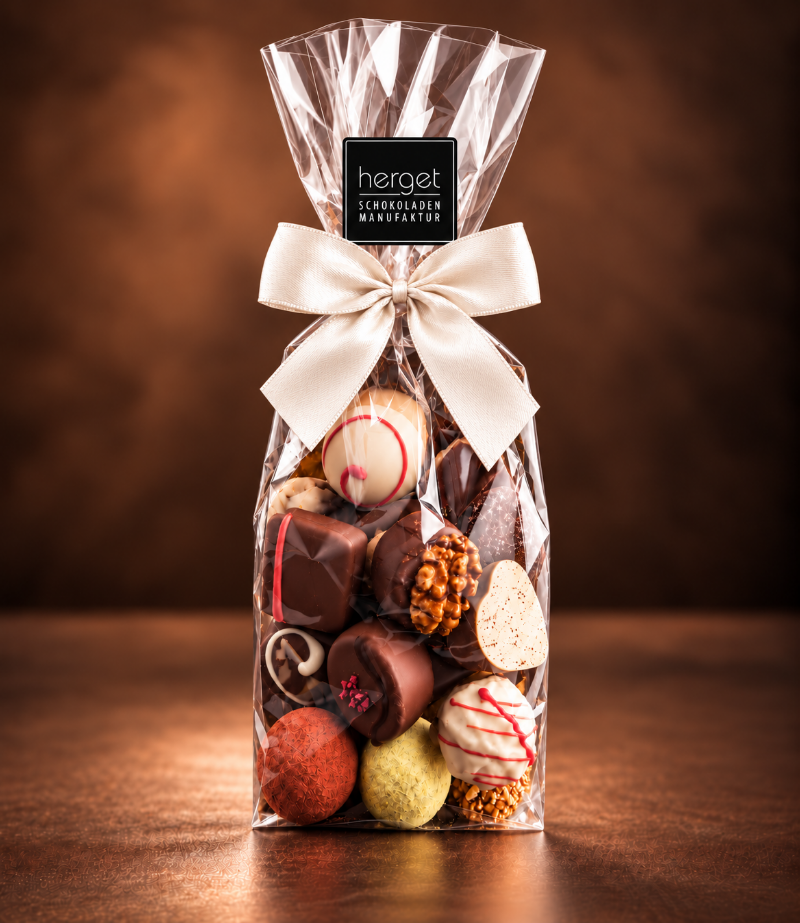 
                  
                    Geschenkbox "Buchenholz Weihnachten" mit Schokolade und Pralinen – herget
                  
                