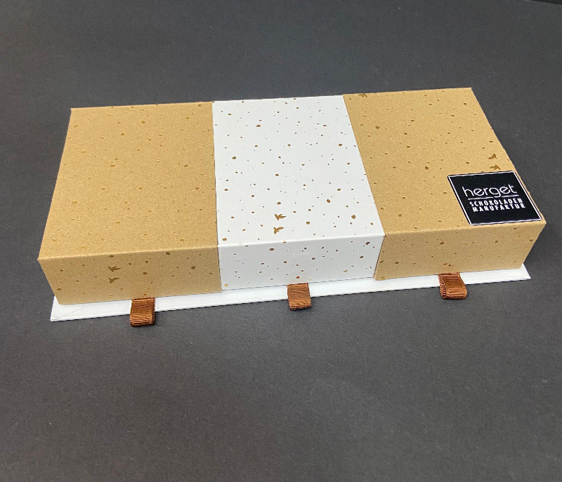 
                  
                    ung-beige-gold-Sortiment-18er geschlossen-handgemacht
                  
                