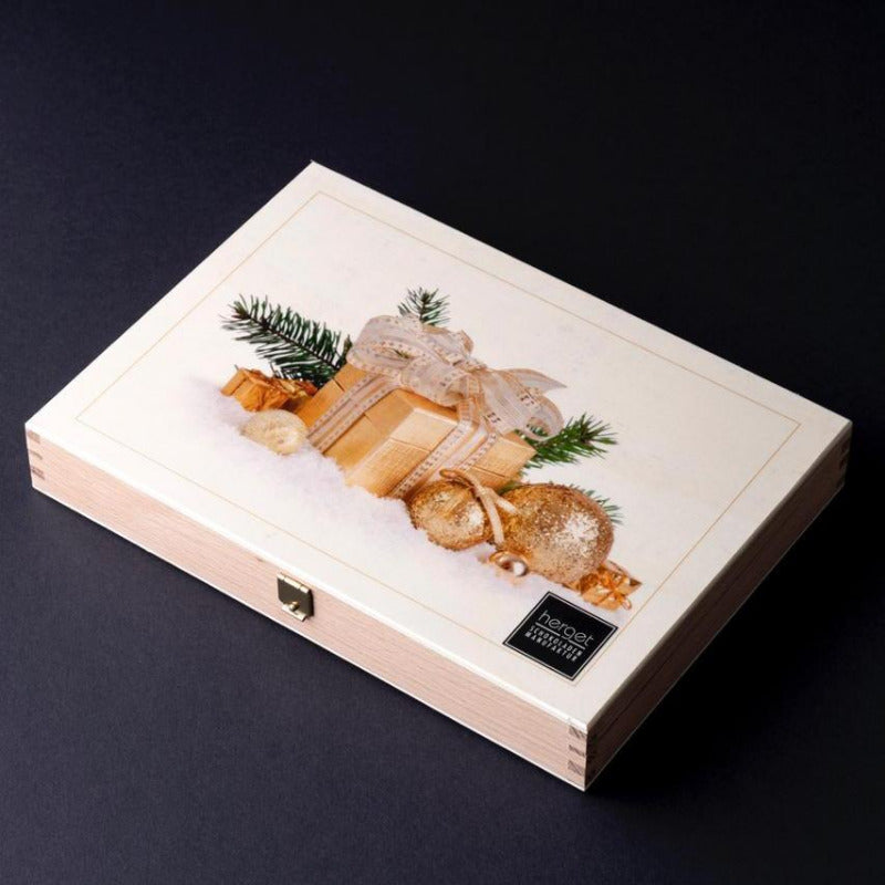 
                  
                    Adventskalender-Pralinenbox aus Buchenholz
                  
                