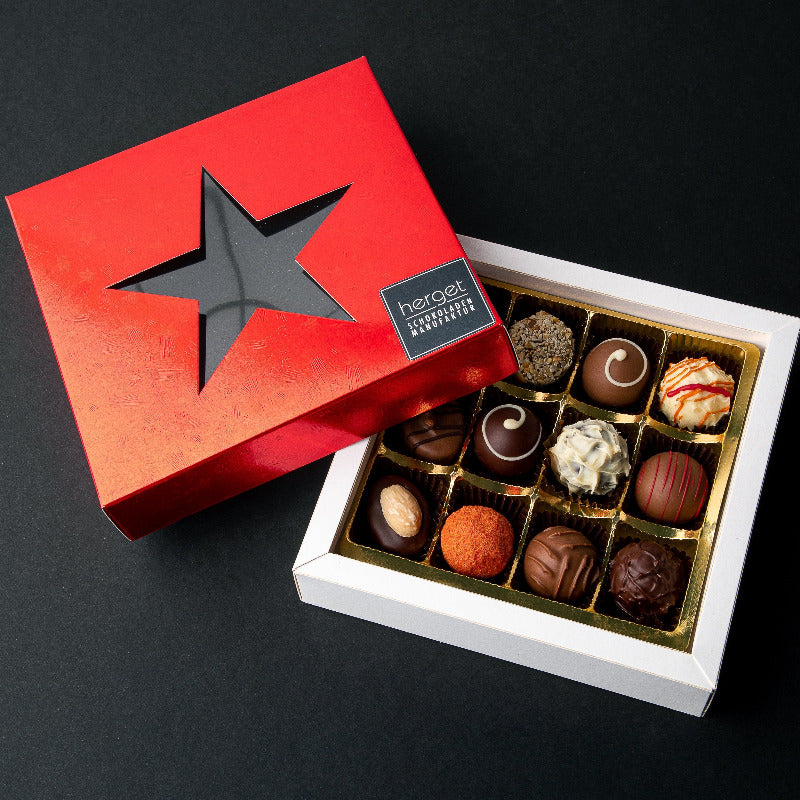 Weihnachten Pralinenpackung Stern 12 rot geöffnet – Pralinen und Schokolade von Herget Schokoladenmanufaktur-handgemacht

