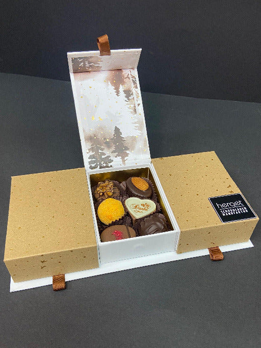 
                  
                    ung-beige-gold-Sortiment-18er geschlossen mitte geöffnet
                  
                