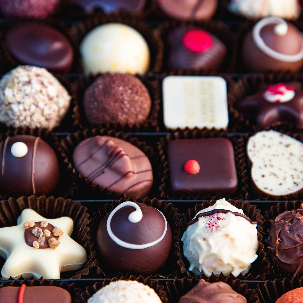 Beispielbild weihnachtliche Pralinenauswahl herget Pralinen Trüffel 